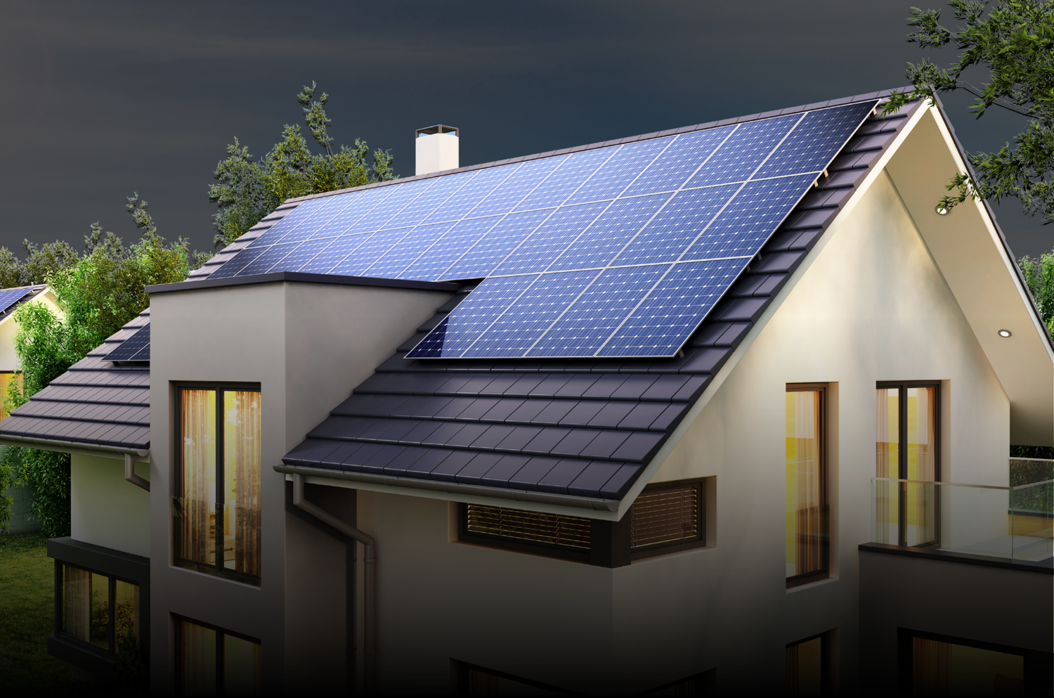 modernes Haus mit Solarmodulen auf dem Dach